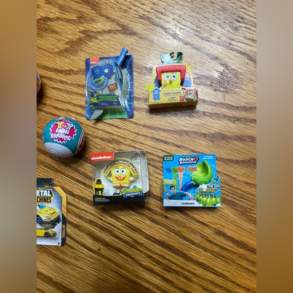 Zuru Assorted Mini Brands Set of 16 - Picture 4 of 4